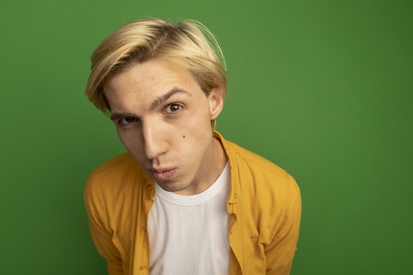 Hombre con pelo liso